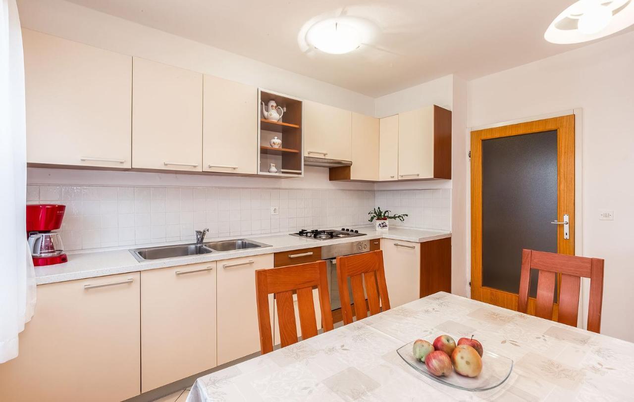 Mila Apartment Porec Exterior photo